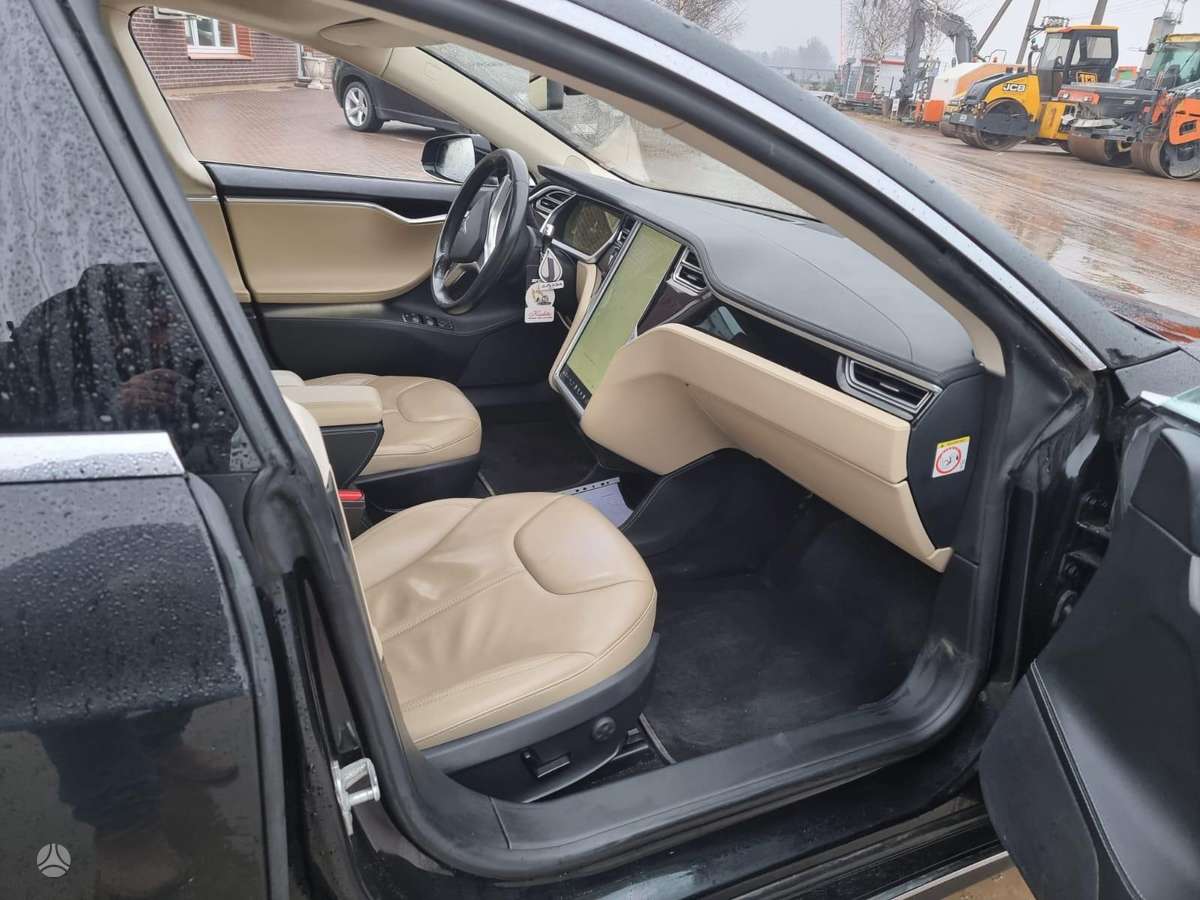 Tesla Model S, 85 kWh, hečbekas