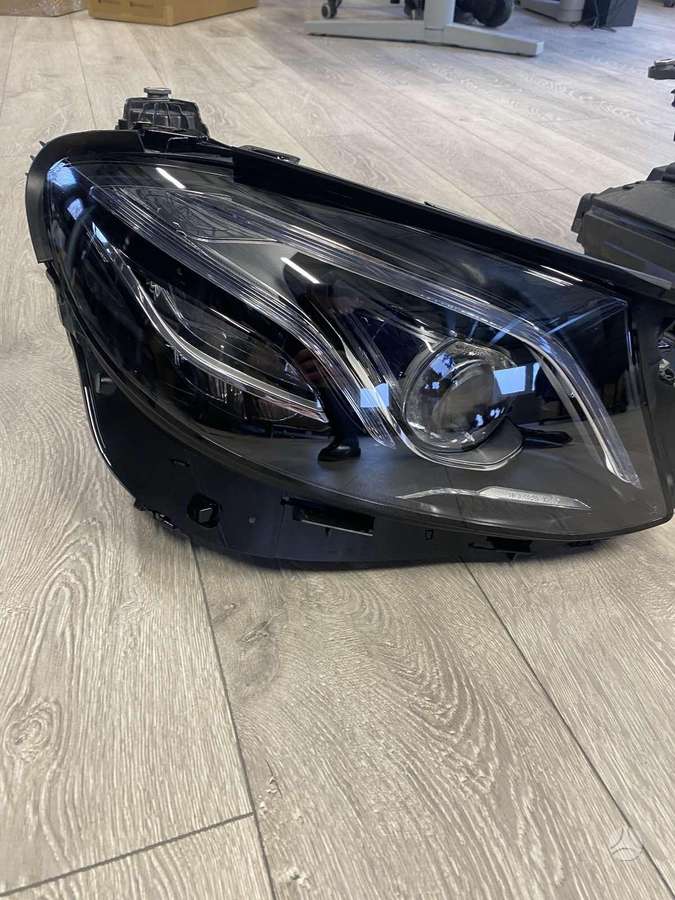 Mercedes-Benz E klasė žibintai