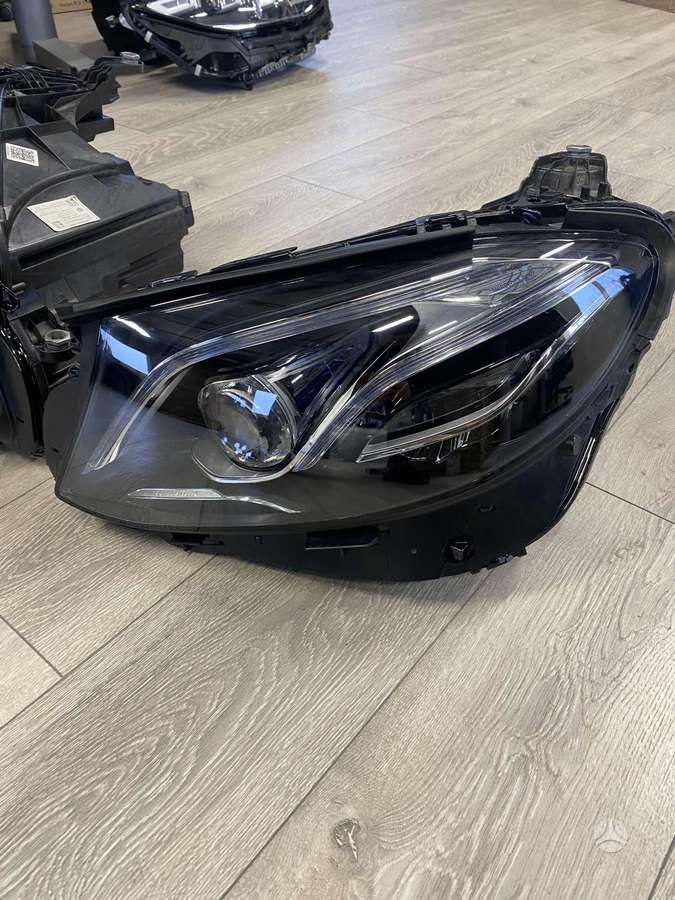 Mercedes-Benz E klasė žibintai