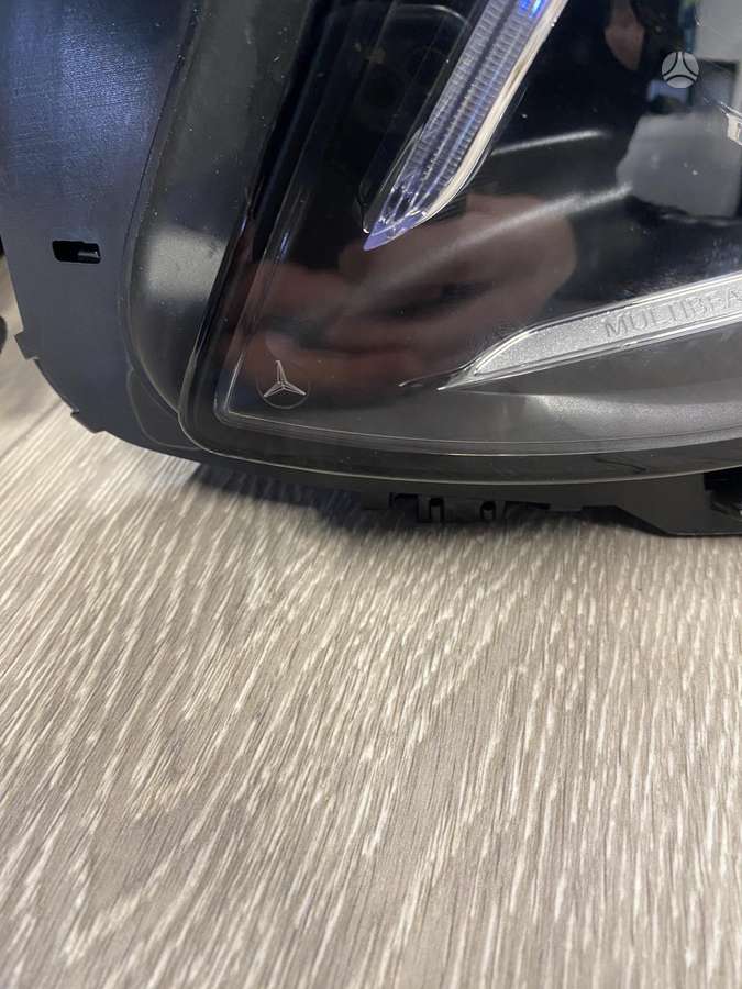 Mercedes-Benz E klasė žibintai