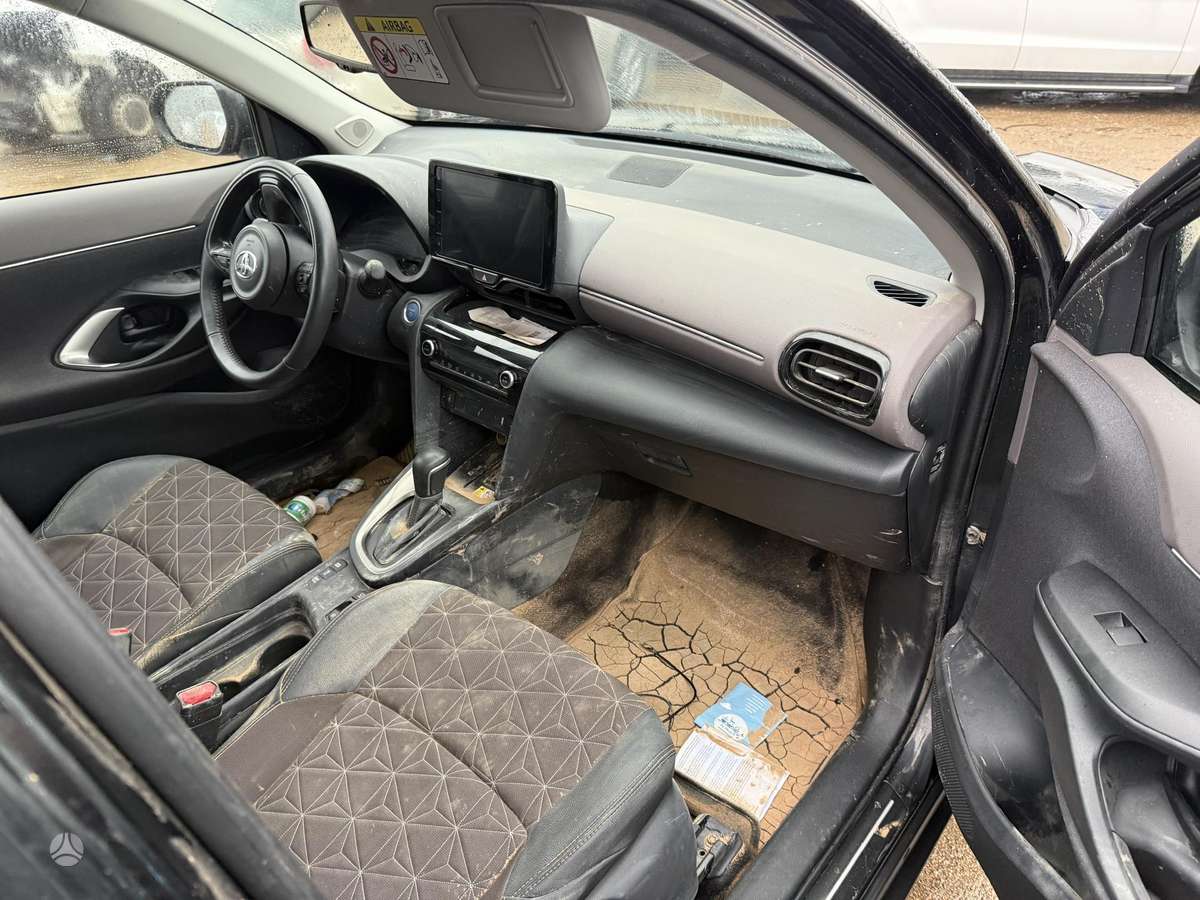 Toyota Yaris Cross по частям
