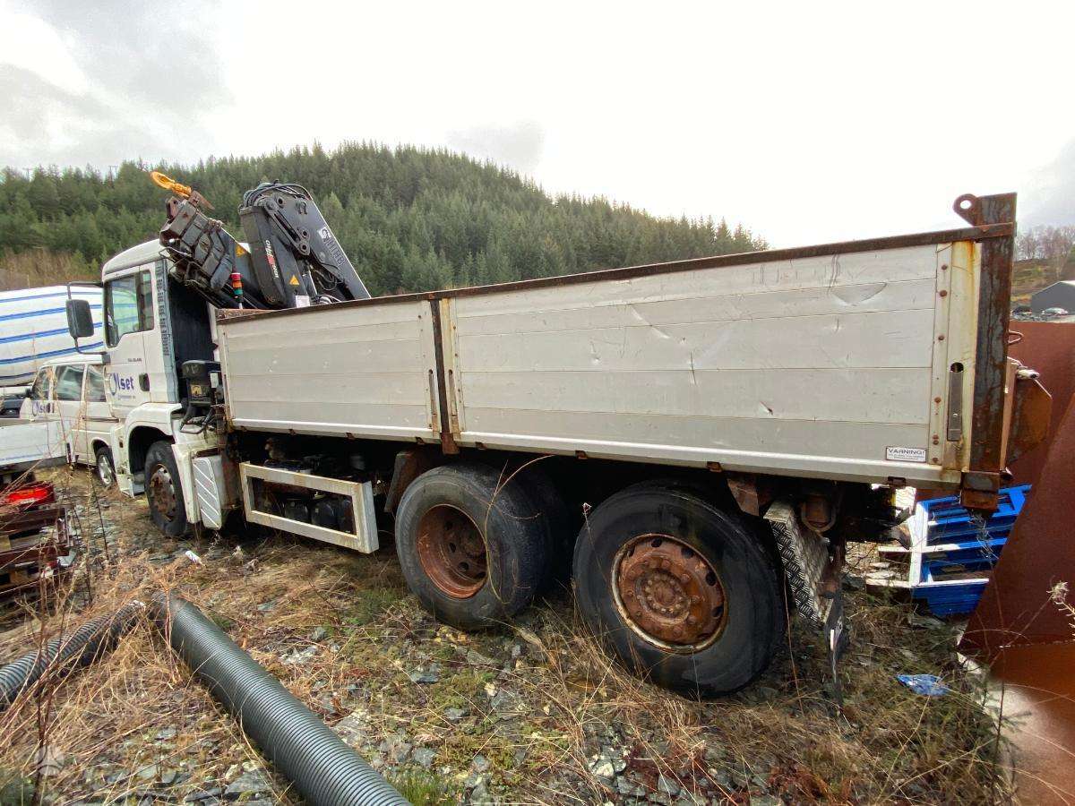 MAN 26.413 FNCL, dumpers with crane