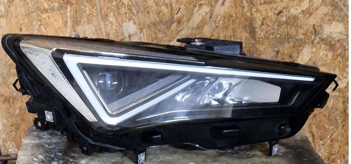 Cupra Leon bumpers, lights