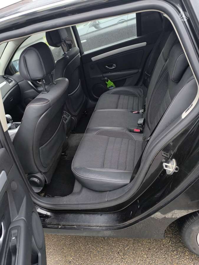 Renault Laguna, Универсал