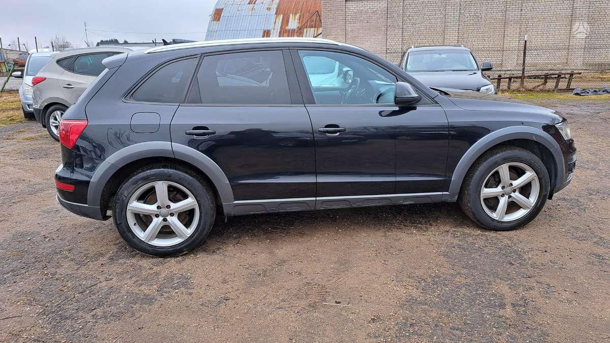 Audi Q5, 2.0 l., off-road / crossover