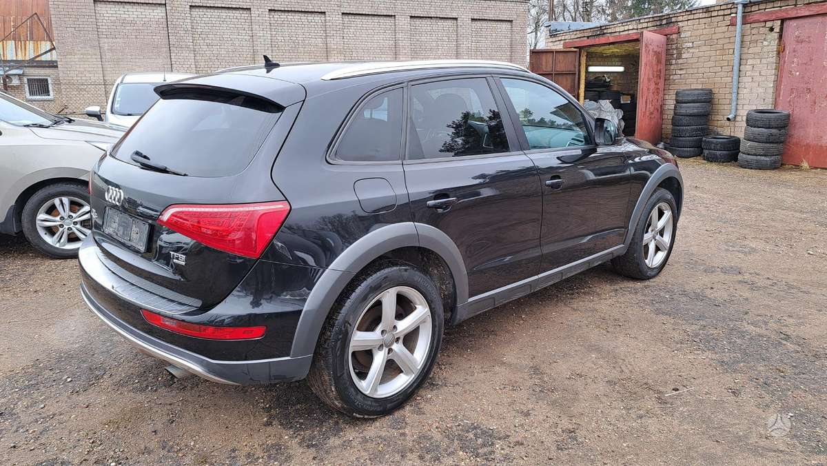 Audi Q5, 2.0 l., off-road / crossover