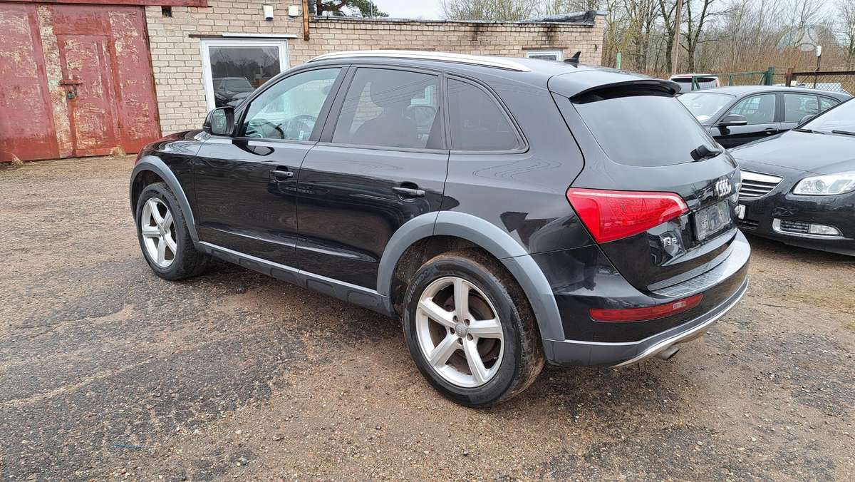 Audi Q5, 2.0 l., off-road / crossover