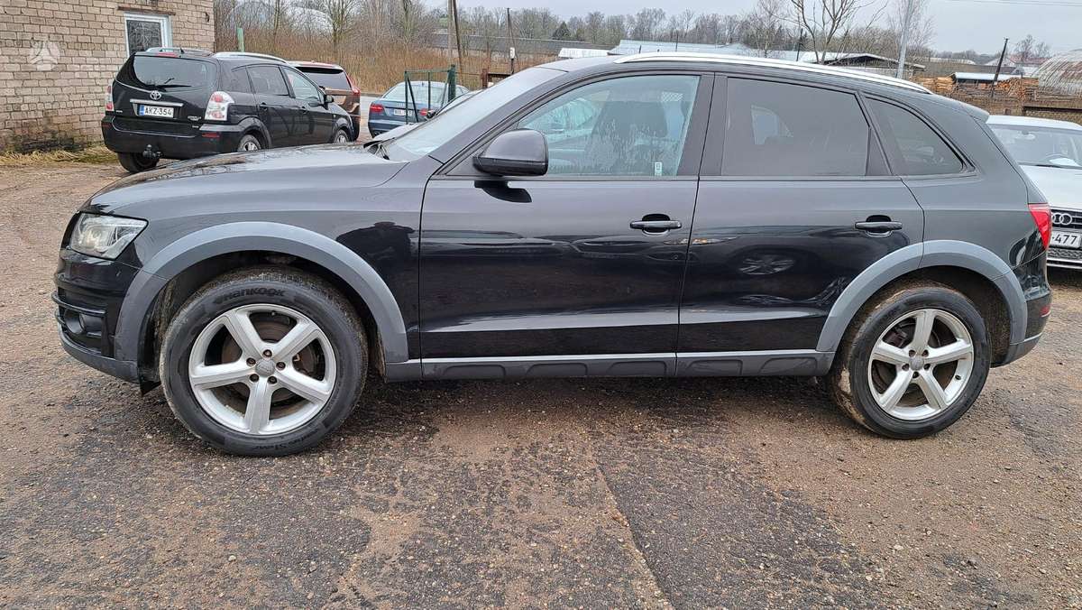 Audi Q5, 2.0 l., off-road / crossover
