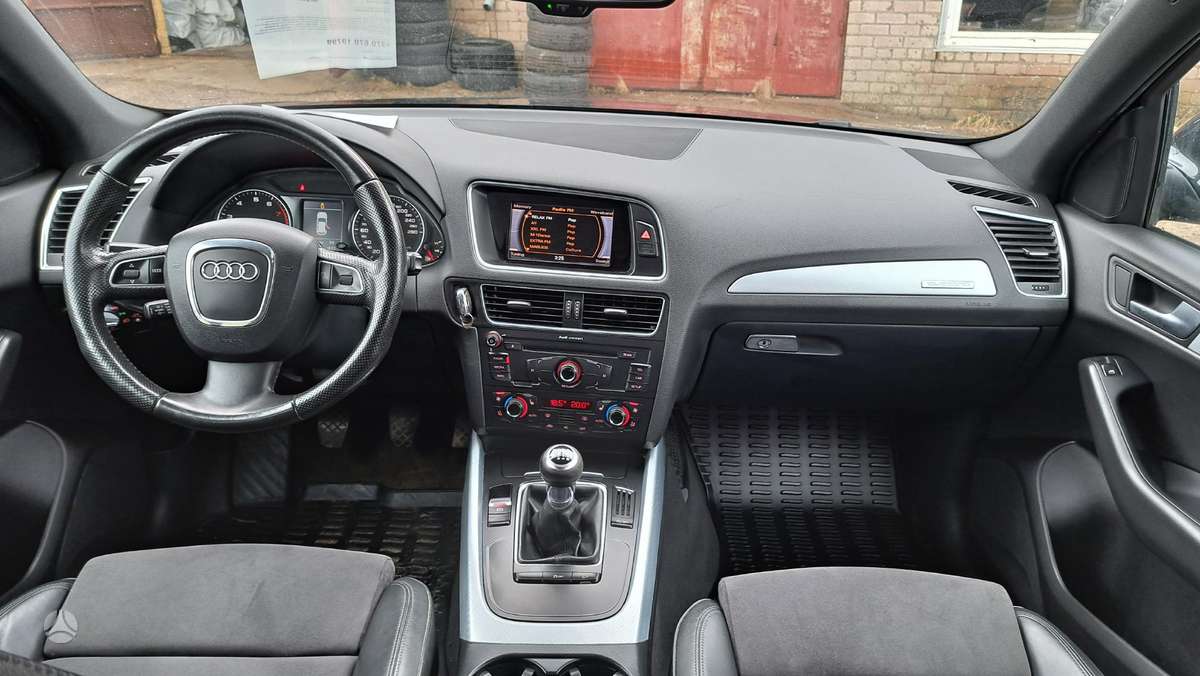 Audi Q5, 2.0 l., off-road / crossover