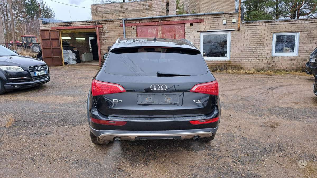 Audi Q5, 2.0 l., off-road / crossover