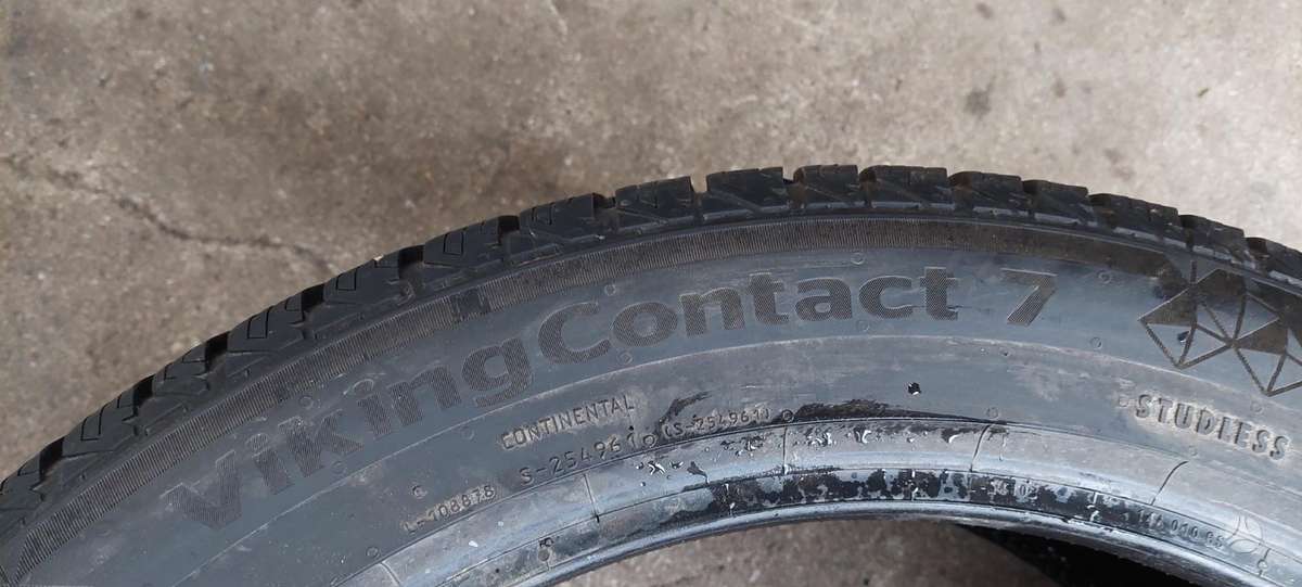 Continental, winter 255/45 R20