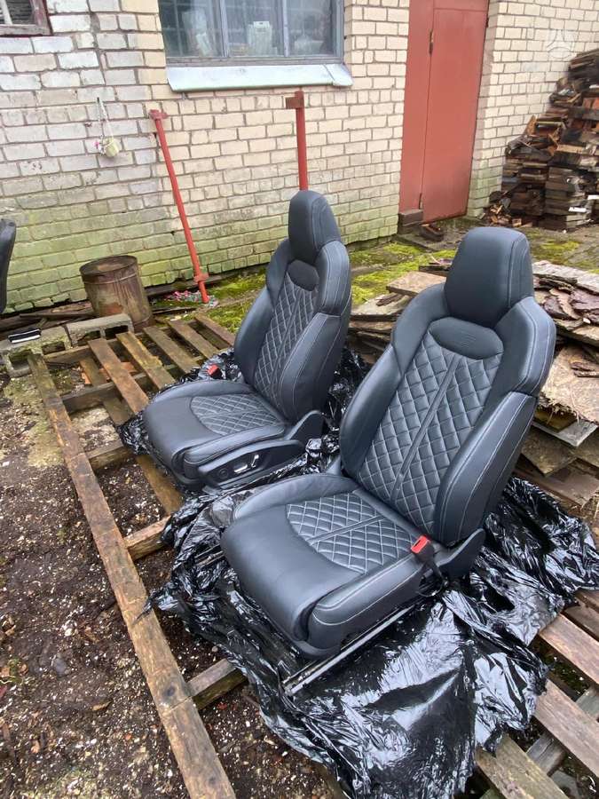 Audi Q8 seats