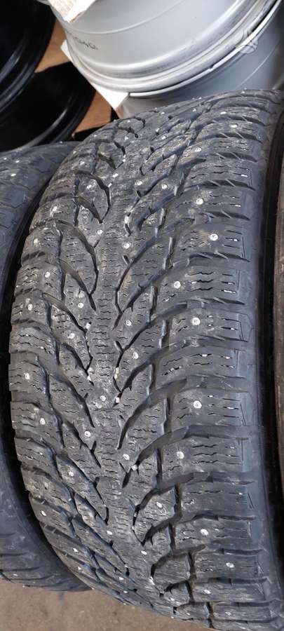 Nokian, зимние 275/45 R20