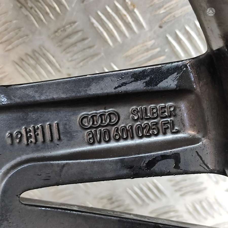 Audi RS3, lengvojo lydinio, R19