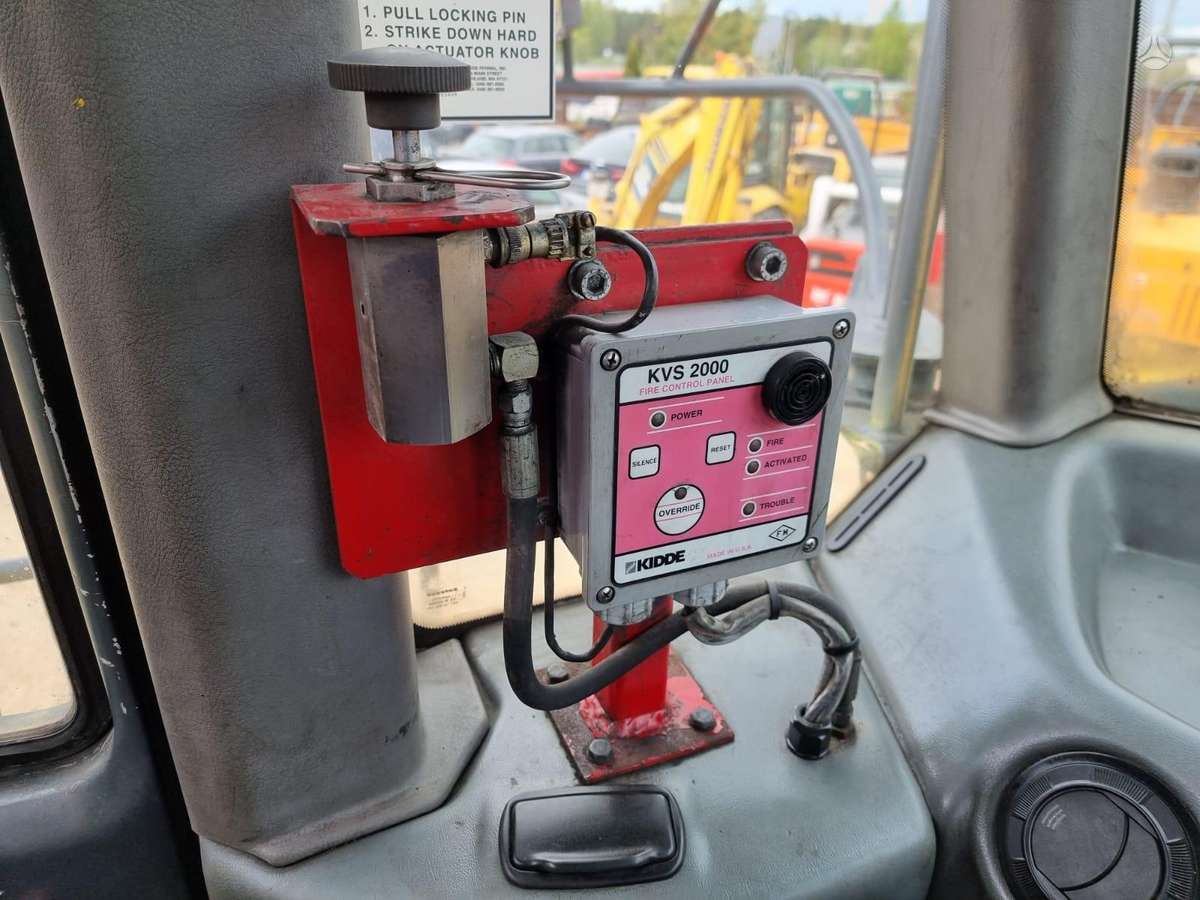 Bell B40 D 6x6, самосвалы