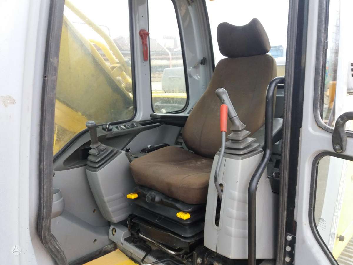 New Holland E385, экскаваторы