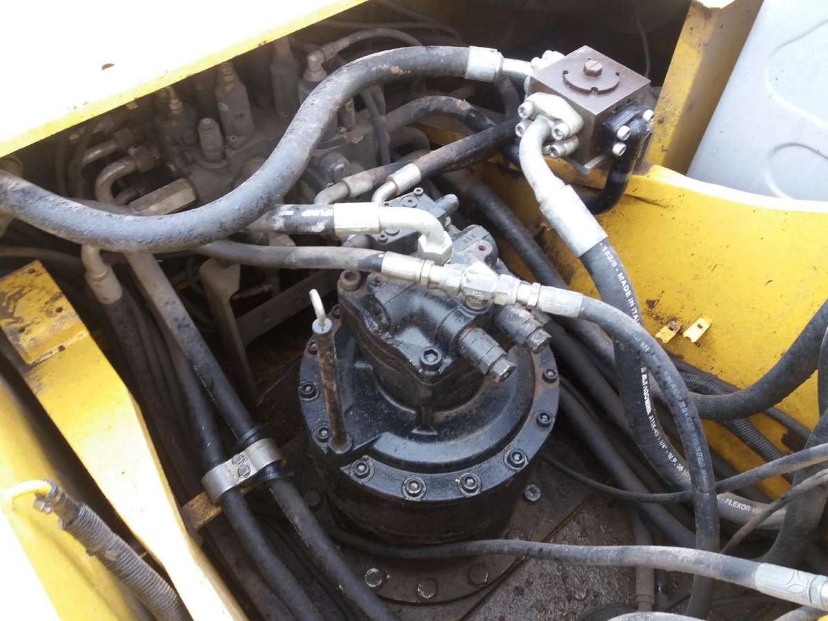 New Holland E385, экскаваторы