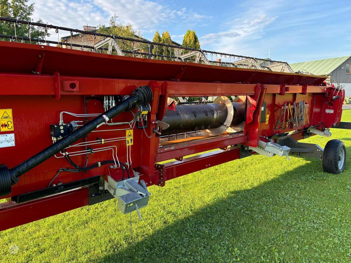 Case-IH New Holland, combine harvesters