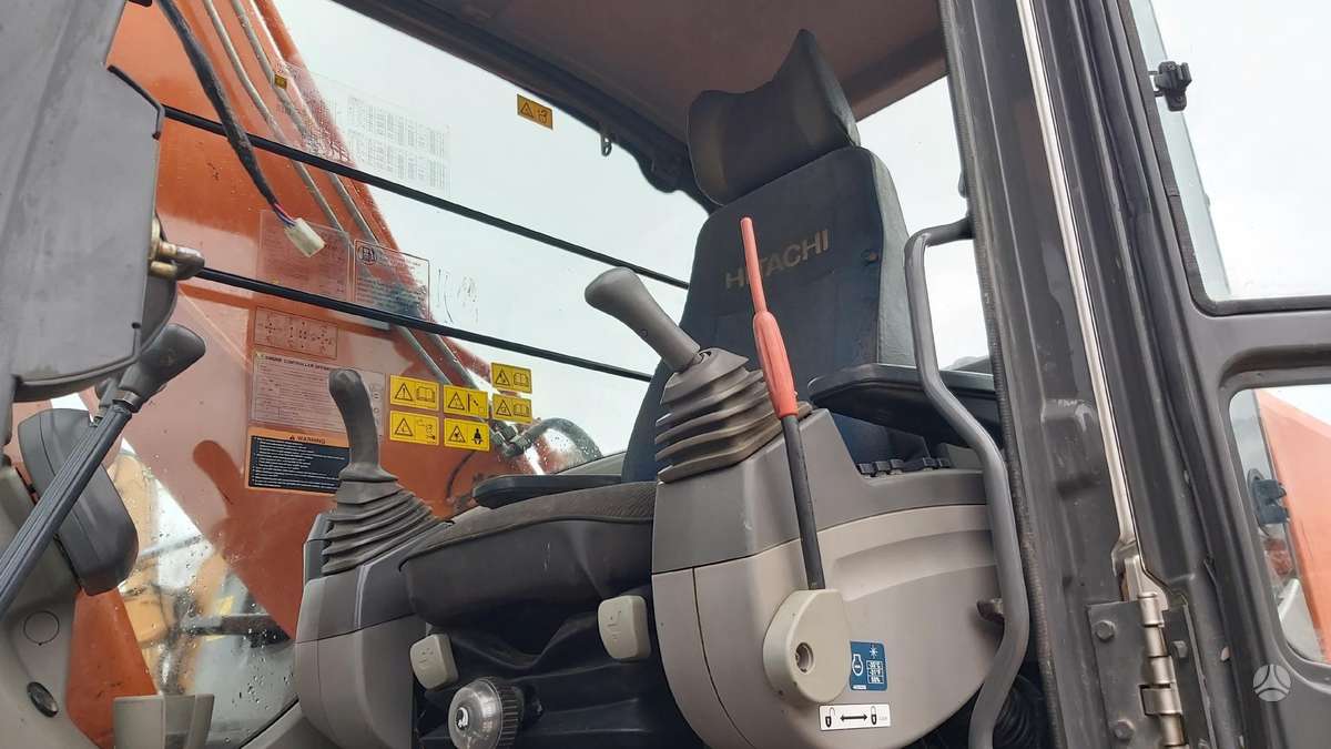 Hitachi ZX280 LC-3, ekskavatoriai