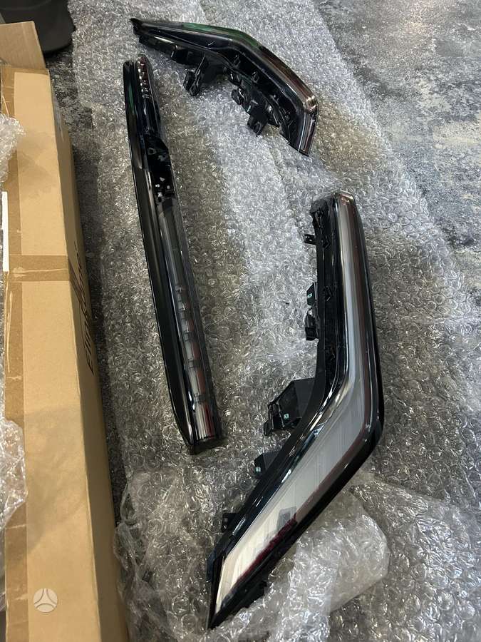 Cadillac Lyriq žibintai