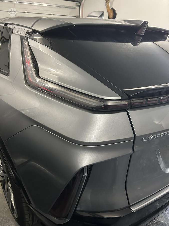 Cadillac Lyriq фары