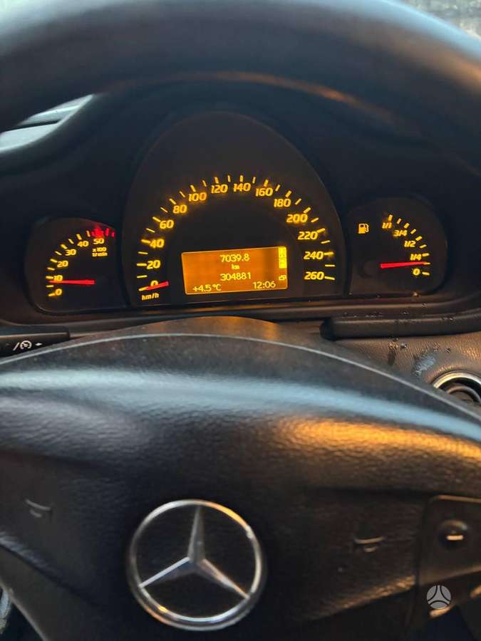 Mercedes-Benz C220 dalimis