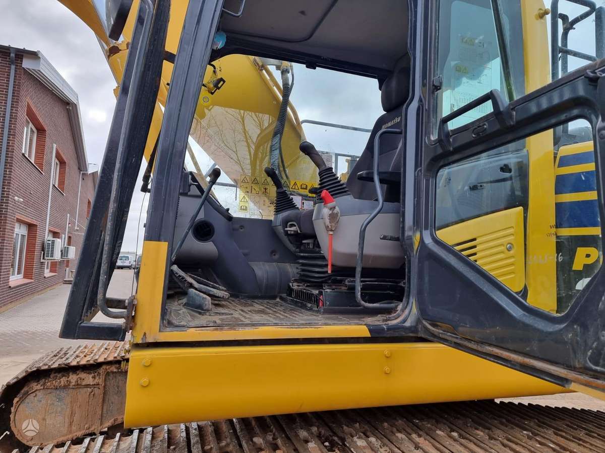 Komatsu PC 210 LC-10, excavator