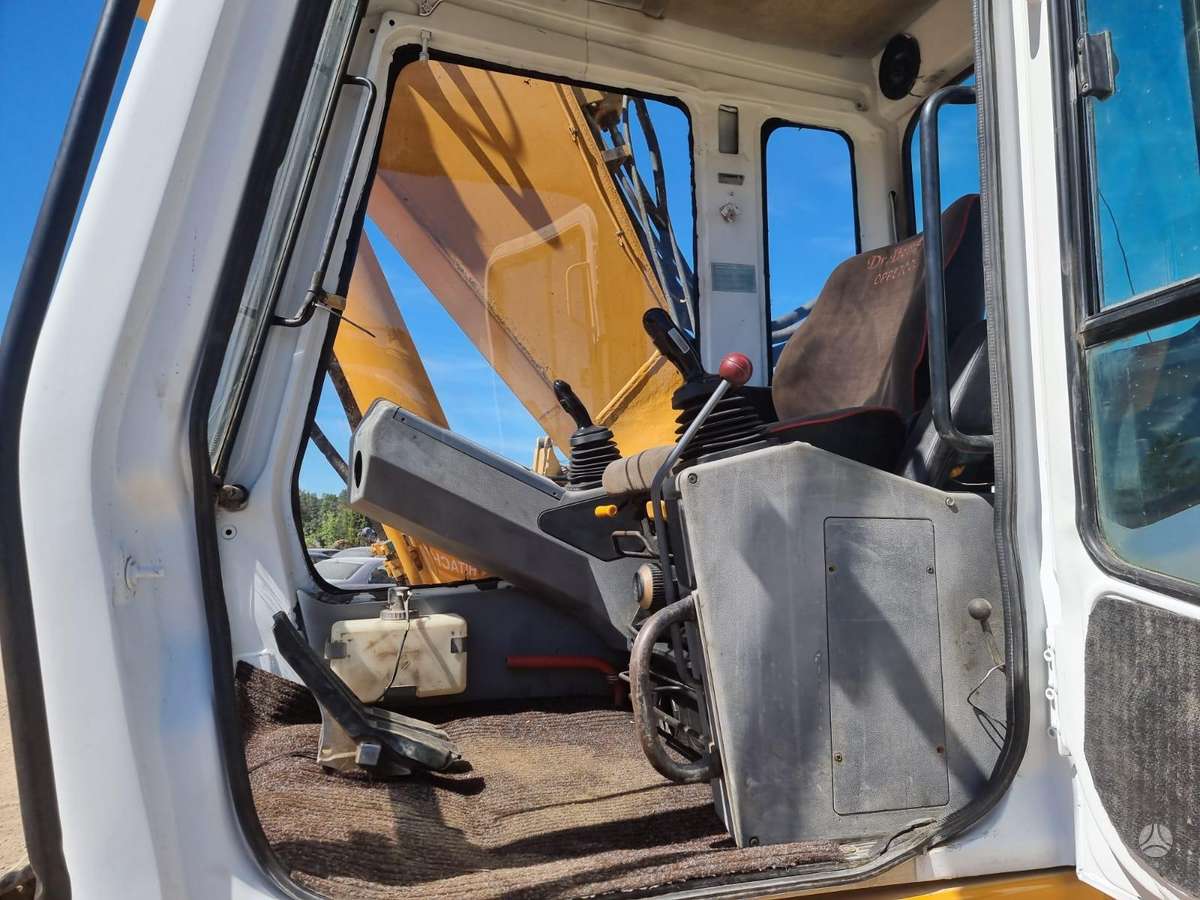Liebherr R922, excavator