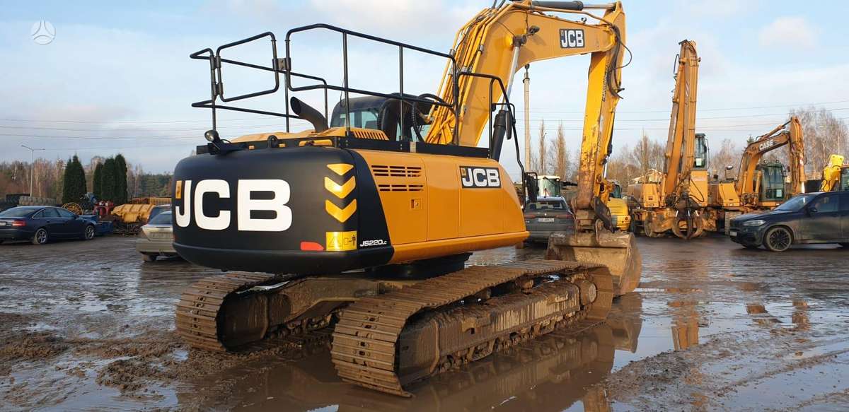 JCB JS220 LC, ekskavatoriai