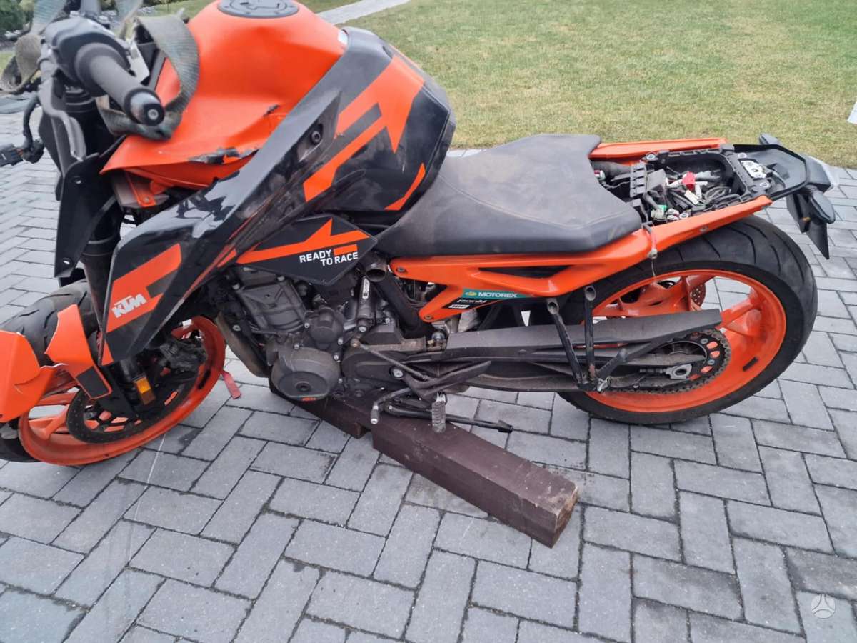 KTM Duke, street / klasikiniai