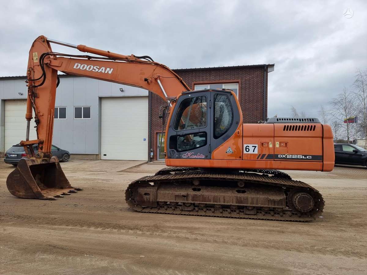 Doosan DX 225LC, excavator