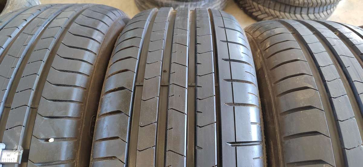 Pirelli P Zero PZ4, летние 255/40 R21