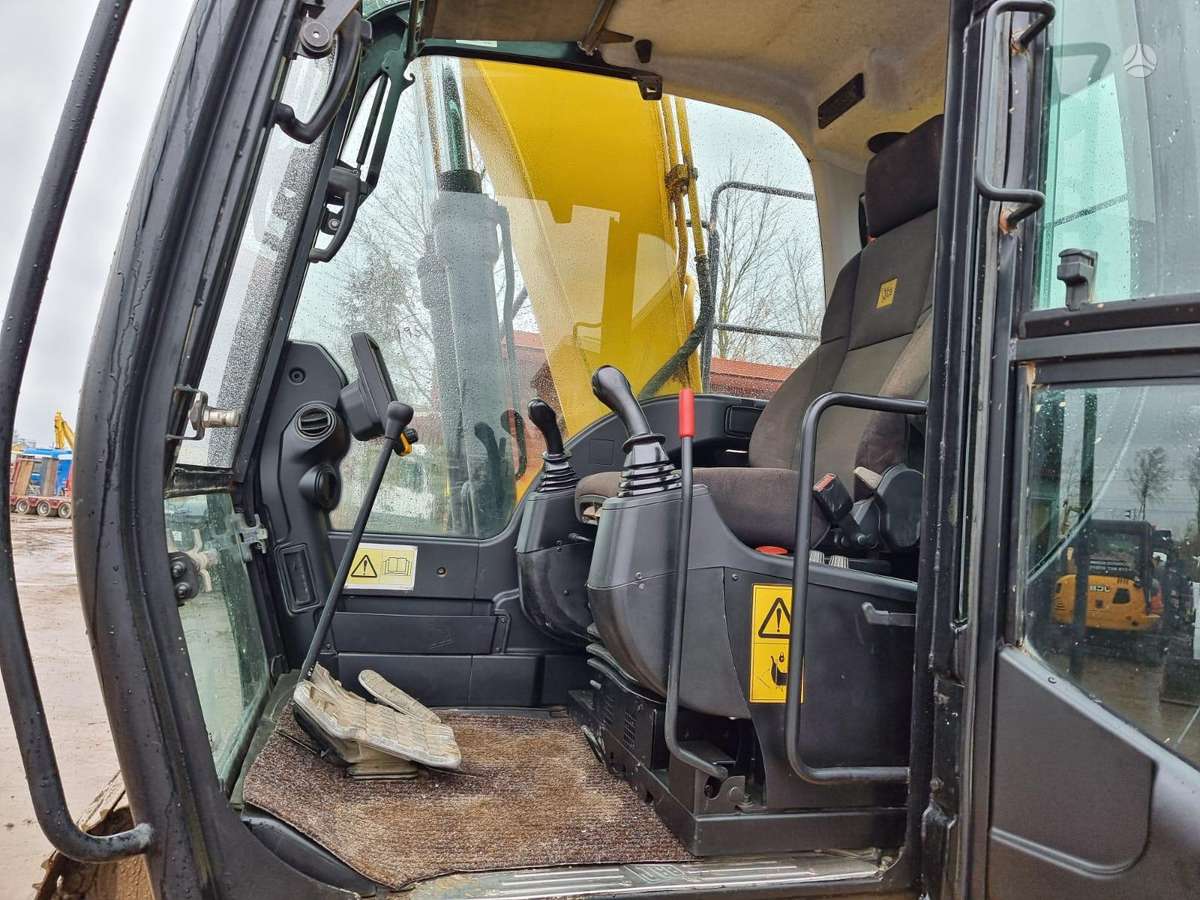 JCB JS 130 LC, ekskavatoriai