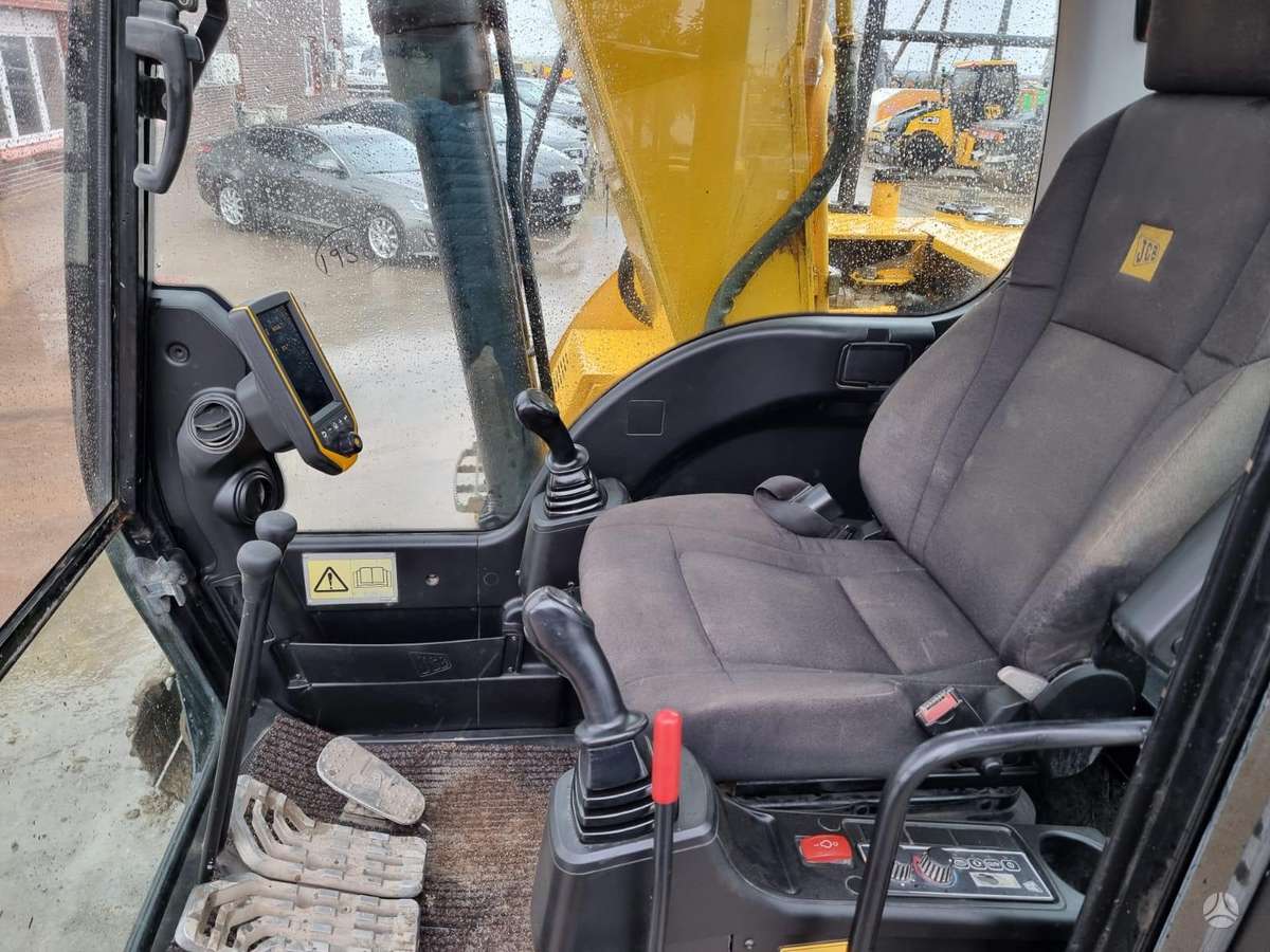 JCB JS 130 LC, ekskavatoriai