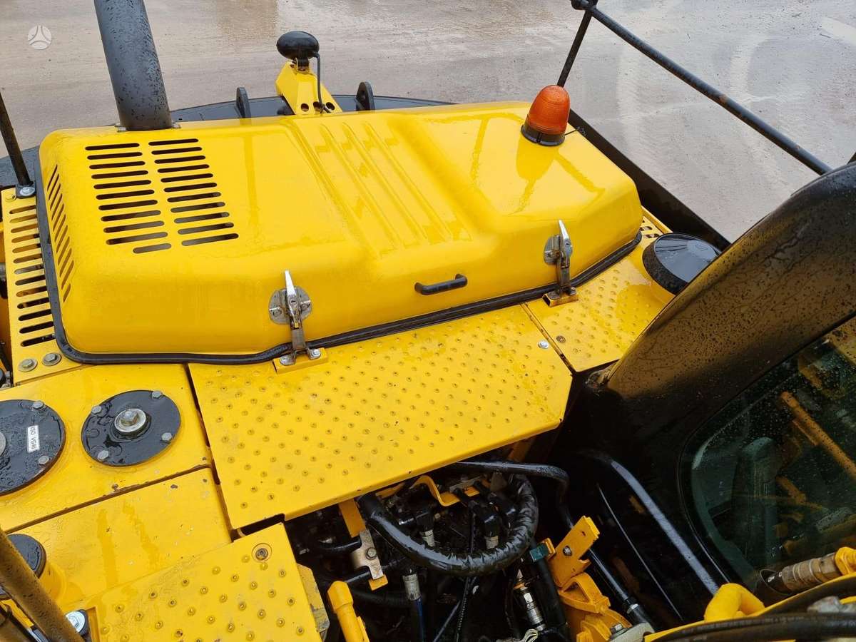 JCB JS 130 LC, excavator