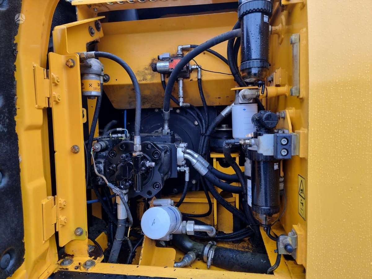 JCB JS 130 LC, ekskavatoriai