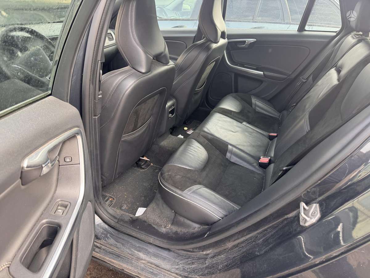Volvo V60 dalimis. Visas dalimis katik gryžo