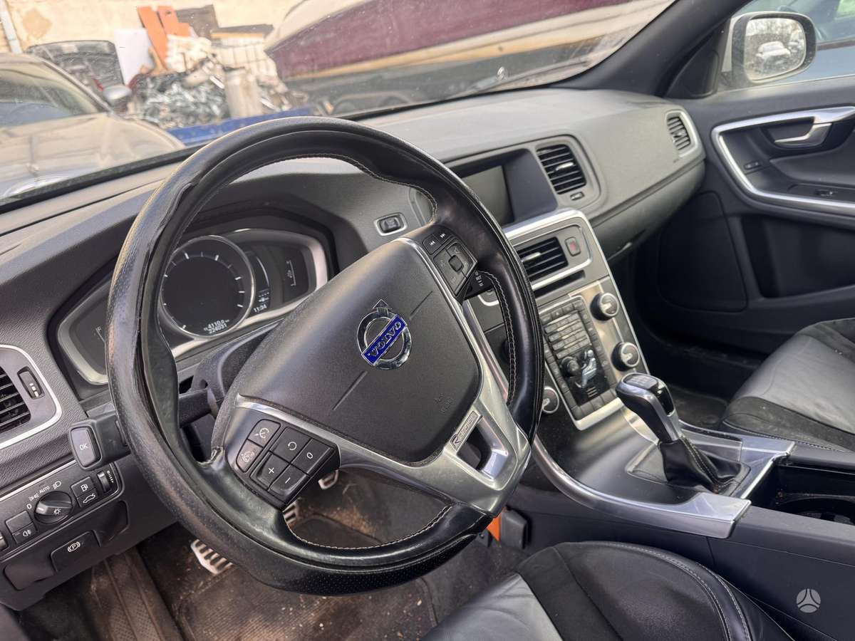 Volvo V60 dalimis. Visas dalimis katik gryžo