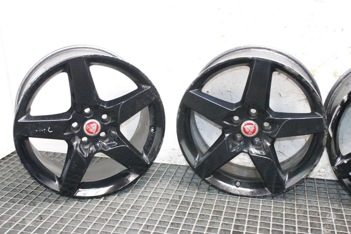 Jaguar XE, lengvojo lydinio, R18