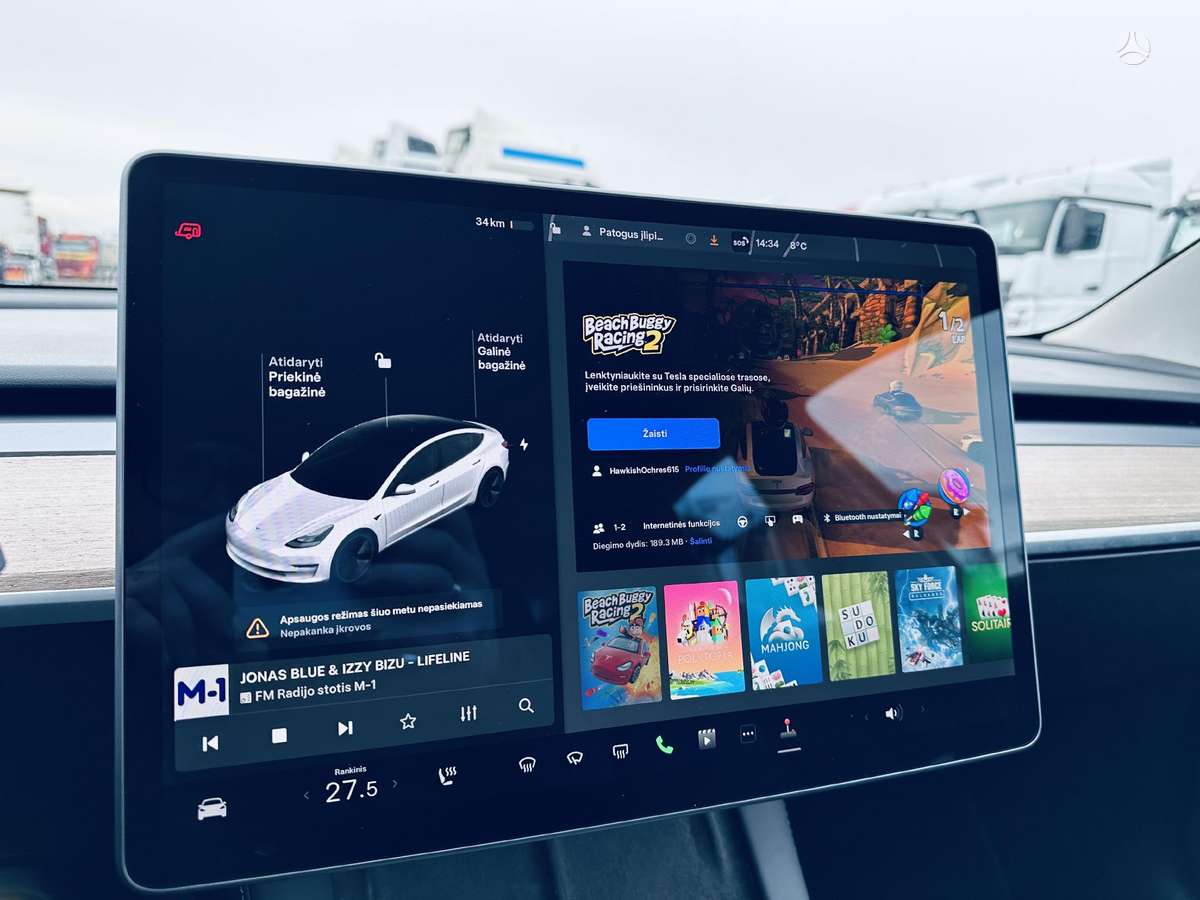 Tesla Model 3, hatchback