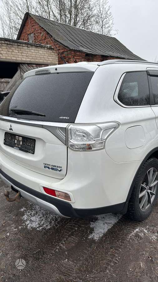Mitsubishi Outlander dalimis