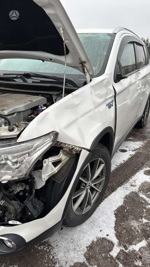 Mitsubishi Outlander dalimis