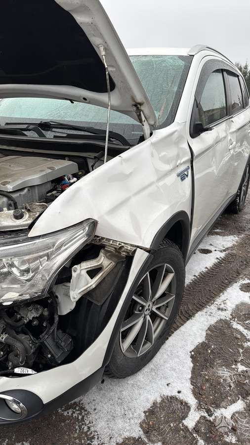 Mitsubishi Outlander for parts