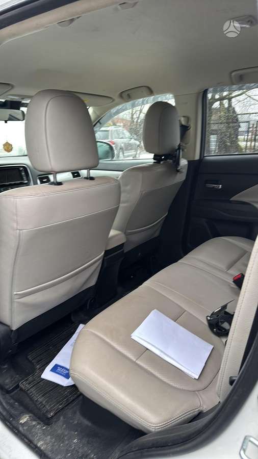Mitsubishi Outlander dalimis