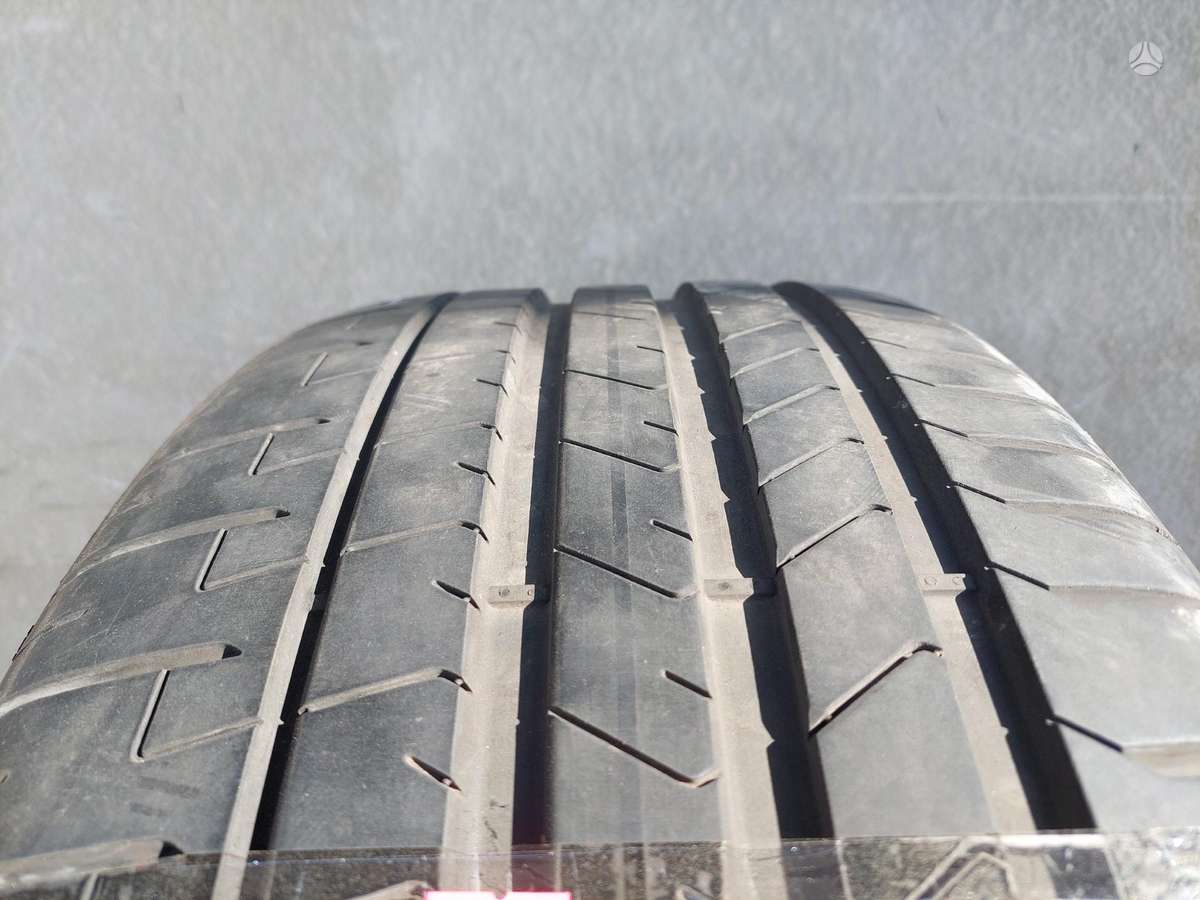 Pirelli P Zero, vasaras 275/40 R22