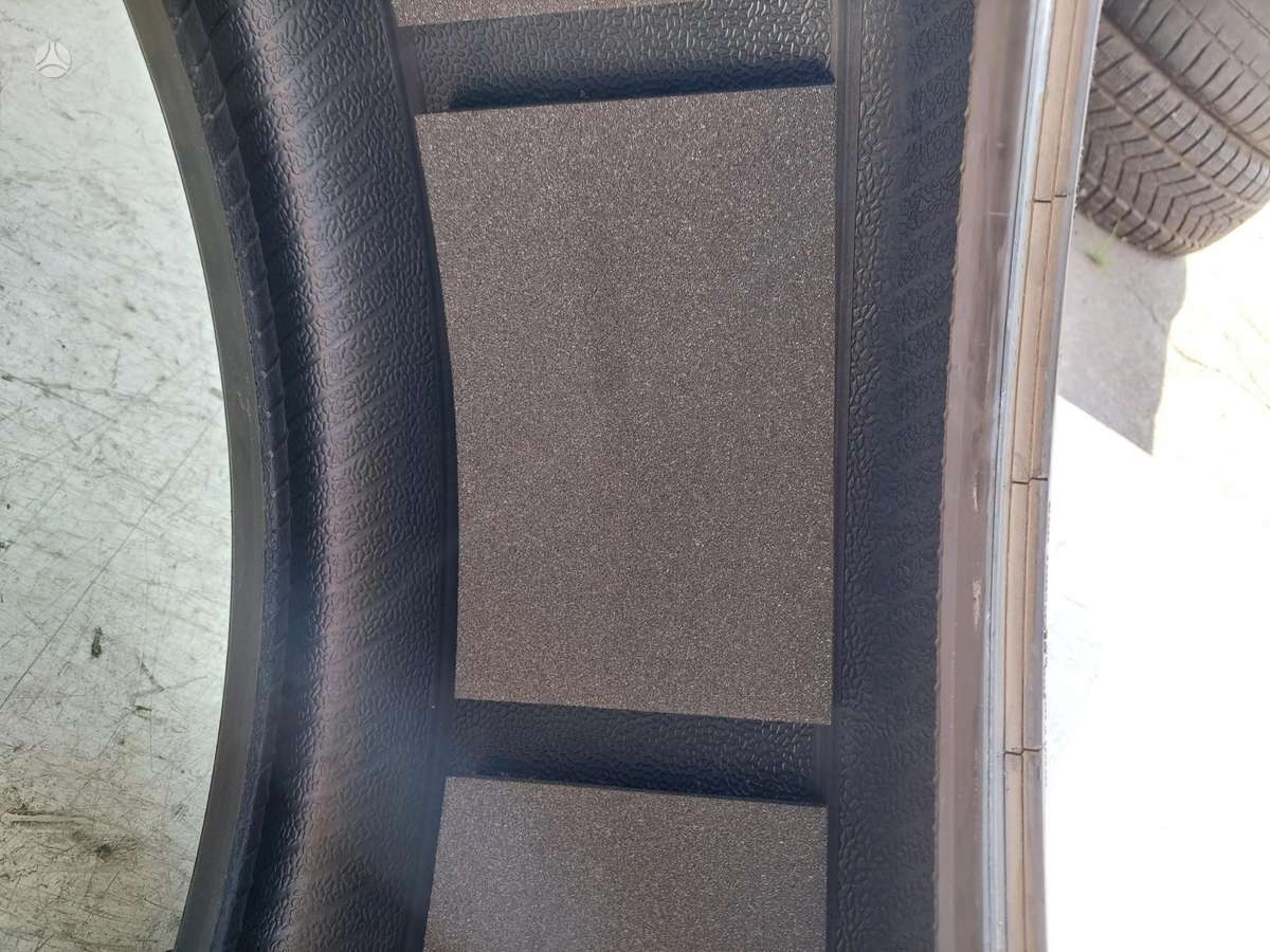 Pirelli P Zero, vasaras 275/40 R22