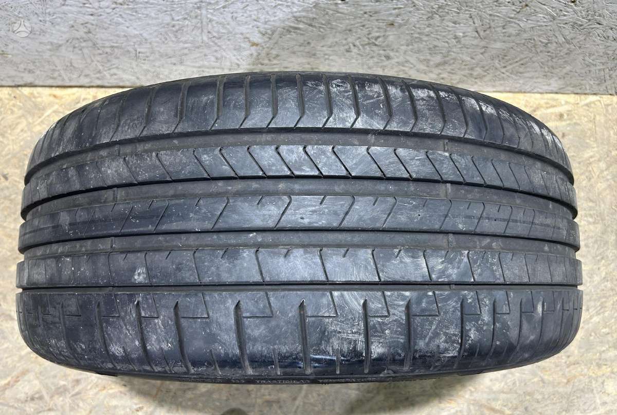 Pirelli P Zero, vasaras 275/40 R22