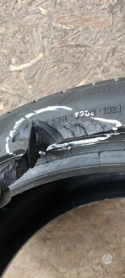 Pirelli P Zero, vasaras 275/40 R22
