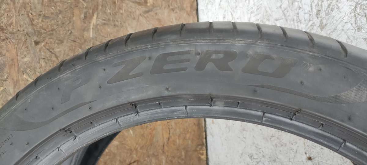 Pirelli P Zero, vasaras 275/40 R22
