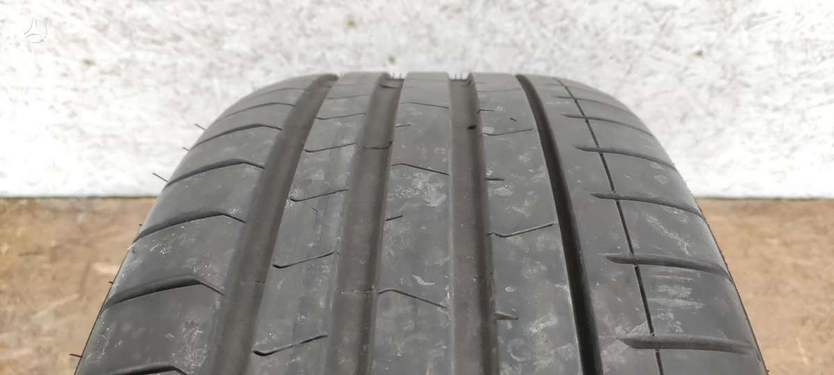 Pirelli P Zero, vasaras 275/40 R22